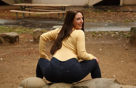 Boobs and Jeans Pics